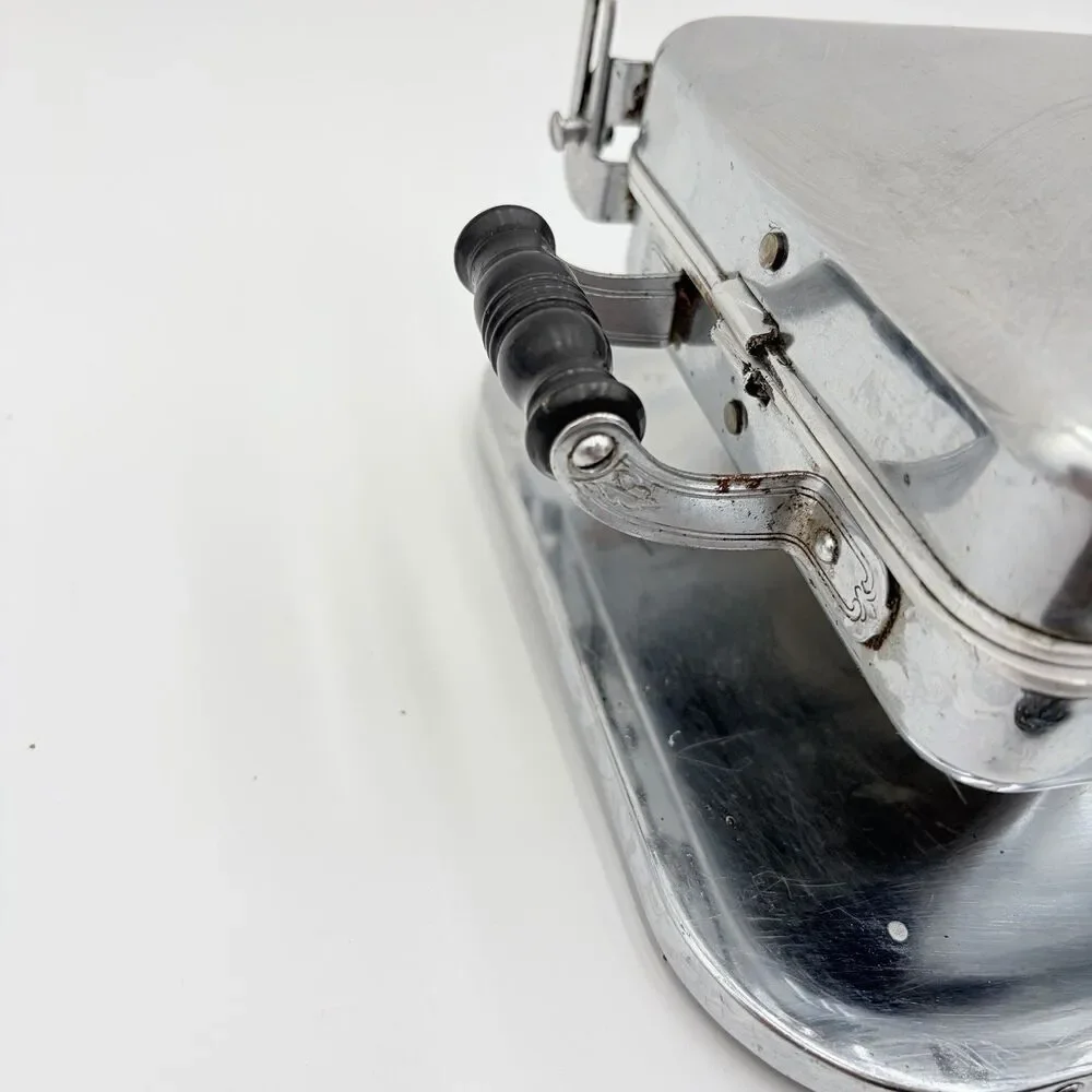 UNIVERSAL Electric Waffle Iron Grill E7360E LANDERS FRARY & CLARK Tested Works